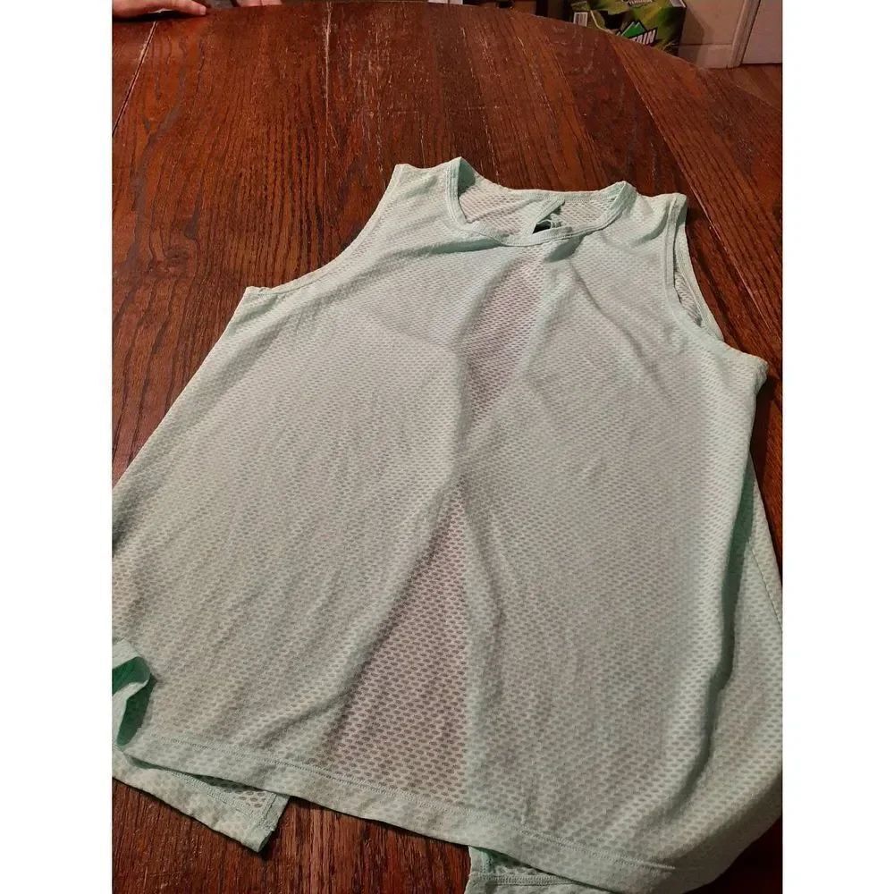 Medium Uniquely Lorna Jane Green Sleeveless Open Back Tank Top Muscle Shirt